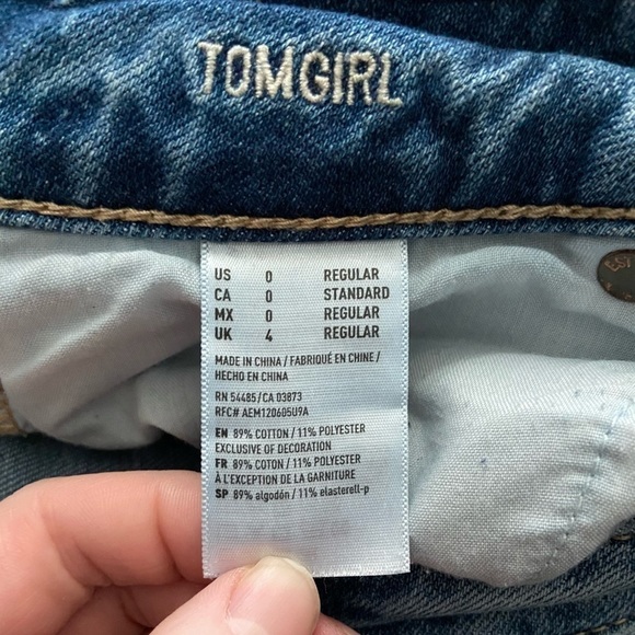 AE Tom Girl light Wash Distressed High-Rise Jeans - Picture 4 of 4